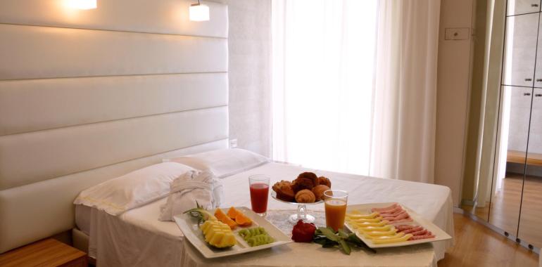 panoramic de angebot-fuer-ein-romantisches-wochenende-im-hotel-in-rimini 008