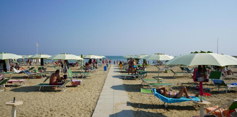 panoramic it offerta-agosto-all-inclusive-rimini-in-hotel-3-stelle-fronte-mare 010